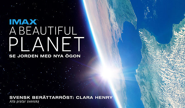 Affisch för filmen A beutiful planet med rymd till vänster och jordklotet till höger.