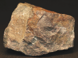 Typmaterialet (NRM #A42) av mineralet Törnebohmit. Foto: Jaana Vuorinen