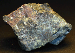 Typmaterialet av mineralet västmanlandit (NRM #20010081). Foto: Jaana Vuorinen